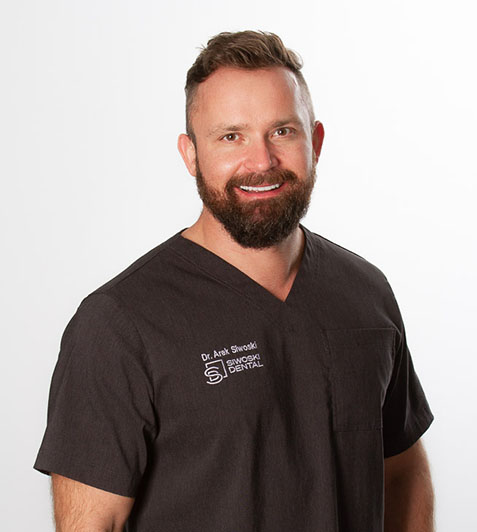 Dr. Arek Siwoski